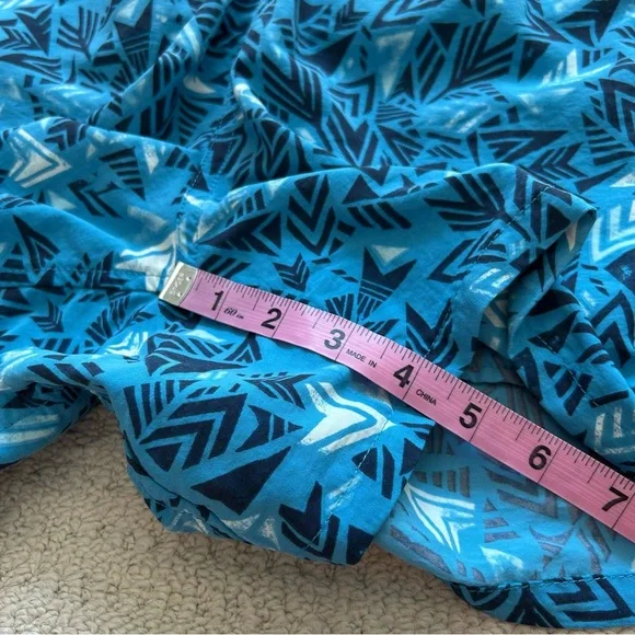 Patagonia Women’s Blue Patterned Barely Baggies Shorts - Picture 9 of 10